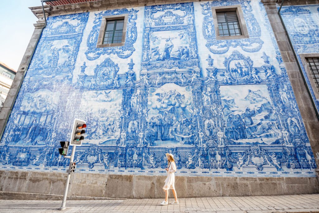woman traveling in porto city